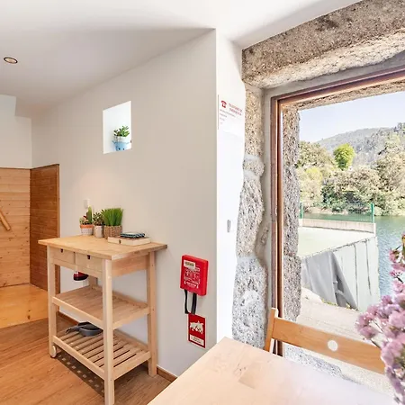 Casa à Beira Da água Gerês