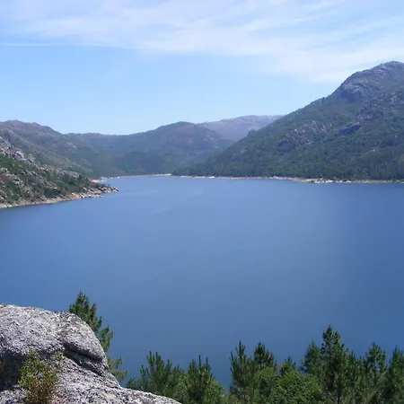 Casa à Beira Da água Casa de Férias Gerês